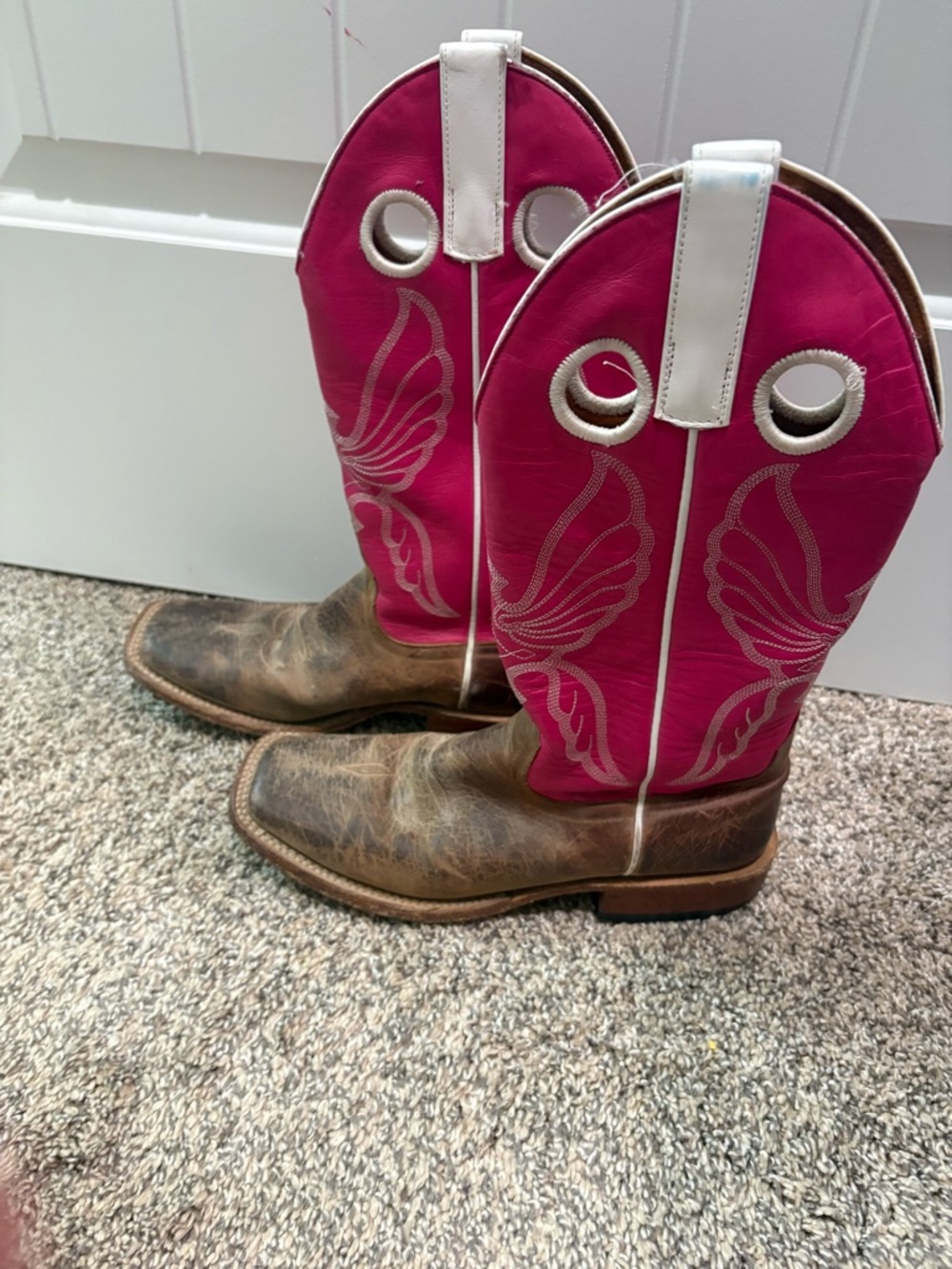 Pink Wing-Embroidered Western Cowboy Boots
